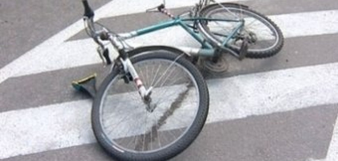 В Выборгском районе юный велосипедист попал под колеса машины