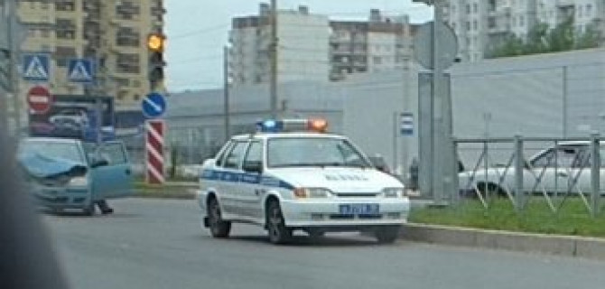 Opel Corsa влетел в старенький Audi 100 на Выборгском шоссе. 