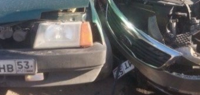 Грузовик устроил массовое ДТП с 10 автомобилями в Великом Новгороде