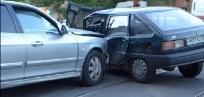 KIA MAGENTIS на большой скорости "влетел" в автомобиль ИЖ ОДА на 1-ом Муринском проспекте