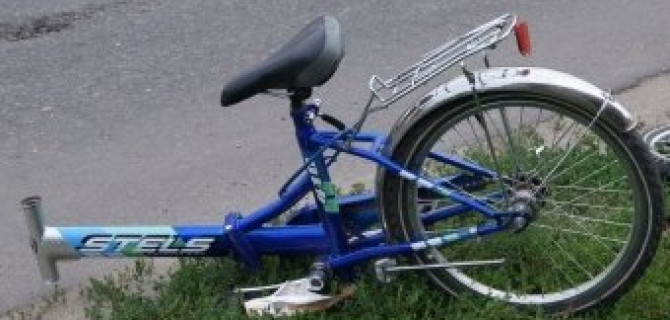 В Новосибирской области сотрудница полиции сбила двух школьниц-велосипедисток