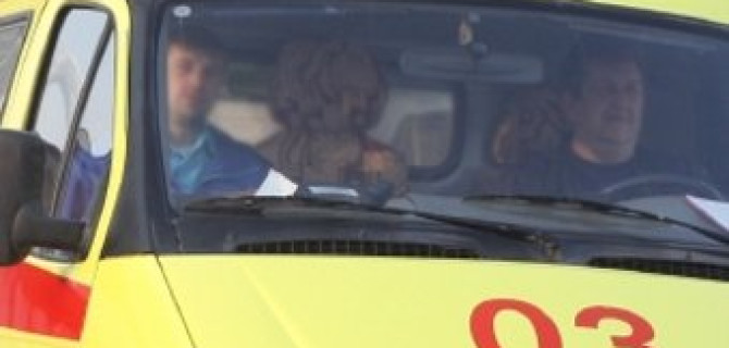 На проспекте Просвещения столкнулись машина с ребенком и троллейбус