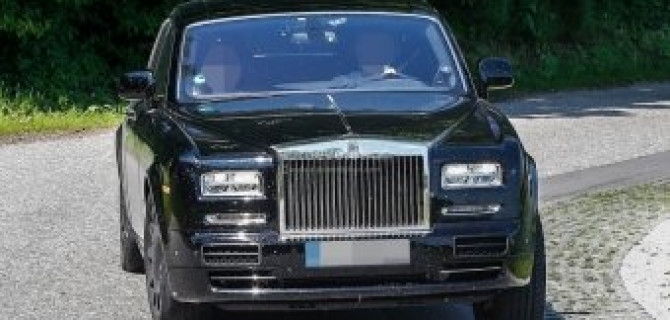 Шпионские фото с тестирования кроссовера Rolls-Royce Cullinan