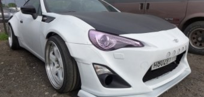 Глубокий внешний и внутренний тюнинг спорт-купе GT86  от Toyota