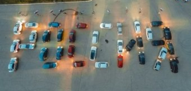 В Казани ко Дню России сложили слово Россия из автомобилей