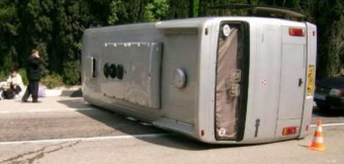 Под Челябинском опрокинулся пассажирский автобус