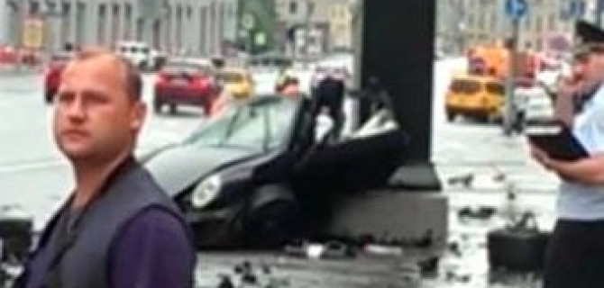Смертельное ДТП в Москве: Porsche разорвало на две части