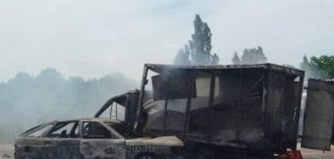 Под Смоленском взорвались две машины