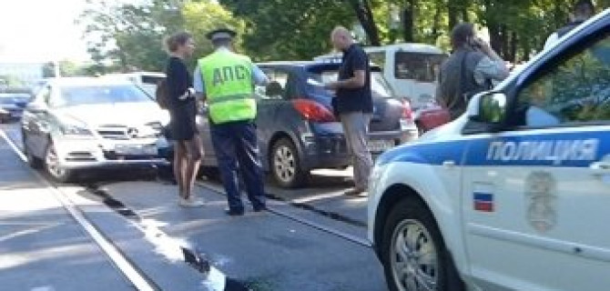 Утреннее лобовое столкновение на Каменном острове - авария с участием трех иномарок