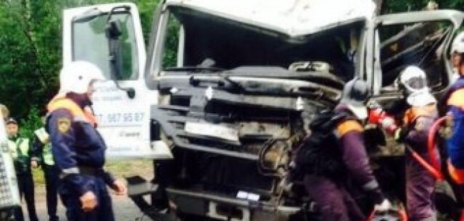 На Приозерском шоссе погиб водитель манипулятора, смятого большегрузом 