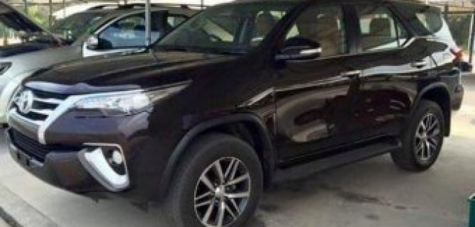 Новая Toyota Fortuner замечена без камуфляжа