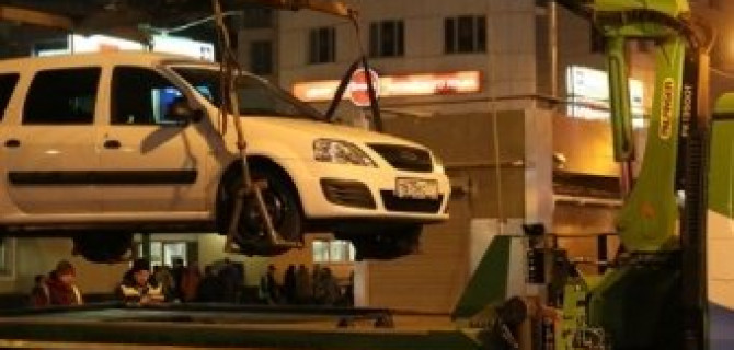 В Москве водитель посадил жену и ребенка в машину при эвакуации
