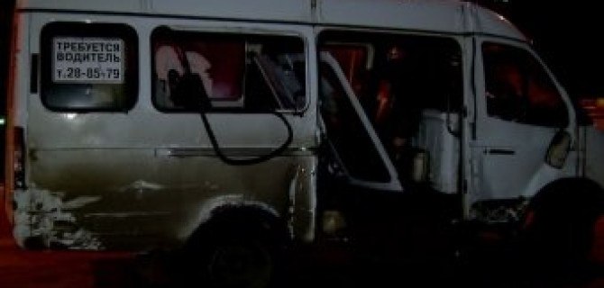 В Омске в ДТП с «Газелью» пострадали пять человек