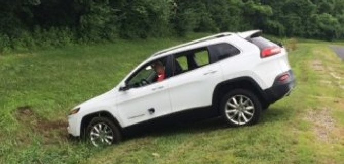 Хакеры взломали бортовые компьютеры автомобилей Chrysler