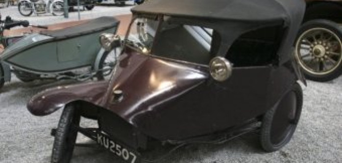 Трех-колесный британский автомобиль Scott Type Tricar - настоящее ретро-чудо!