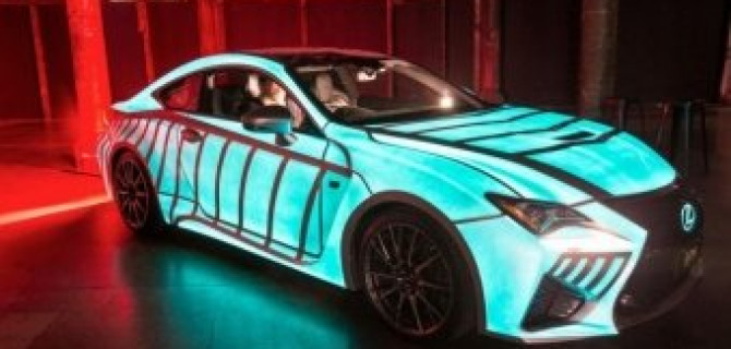 Lexus заставил краску автомобиля светиться в такт сердцебиению водителя