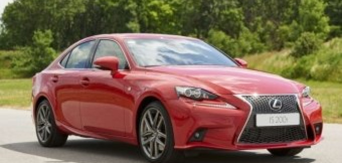  В России начали принимать заказы на Lexus IS с турбомотором