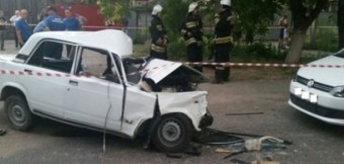 В Пятигорске в аварии с тремя машинами погибли двое