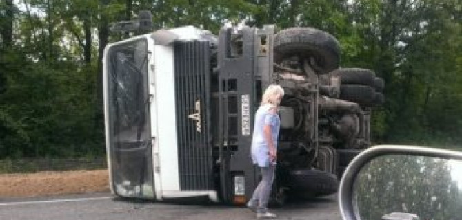 В Чувашии МАЗ раздавил легковушку: погибли три человека