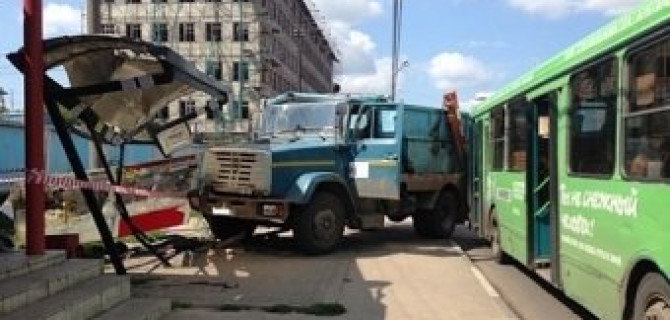 Пять человек пострадали в Нижнем Новгороде в ДТП с мусоровозом