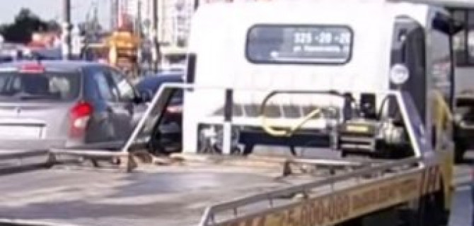 Женщине, оставившей ребенка в неправильно припаркованном автомобиле, грозит уголовная ответственность