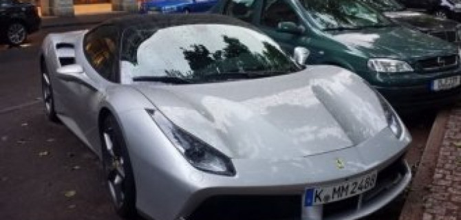 В Дюссельдорфе замечен эксклюзивный спорткар Ferrari 488 GTB 