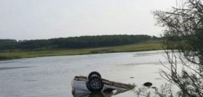  В Приморье в автомобиле утонули два человека