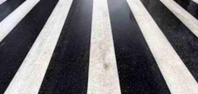 В Красноярске полицейский сбил женщину на переходе