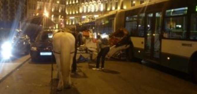 В Санкт-Петербурге автобус врезался в карету