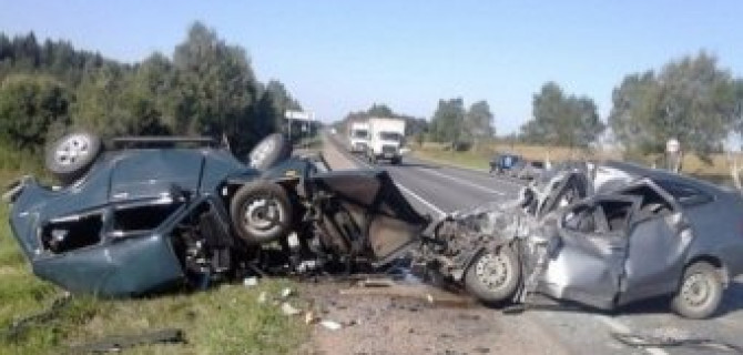Под Вологдой в тройном ДТП погибли шесть человек