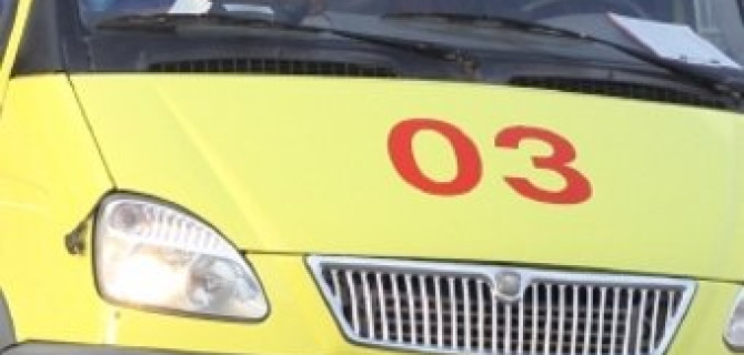 Под Великим Новгородом автомобиль сбил женщину с тремя детьми - один ребенок погиб