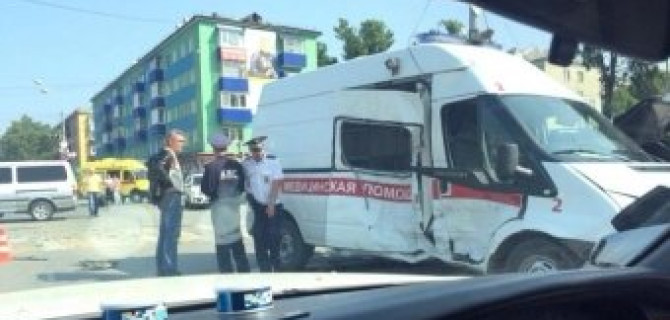 ДТП со двумя машинами скорой помощью в Южно-Сахалинске