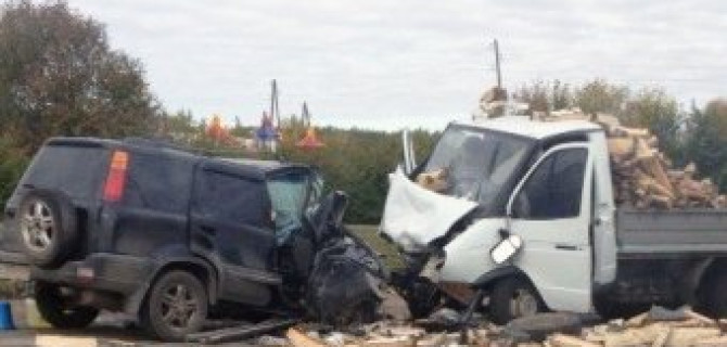 В Тюмени уснувший водитель устроил лобовое столкновение