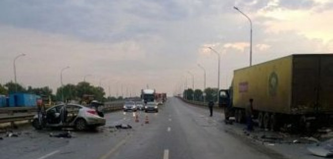 Видео с места смертельного ДТП с фурой и Hyundai в Башкирии