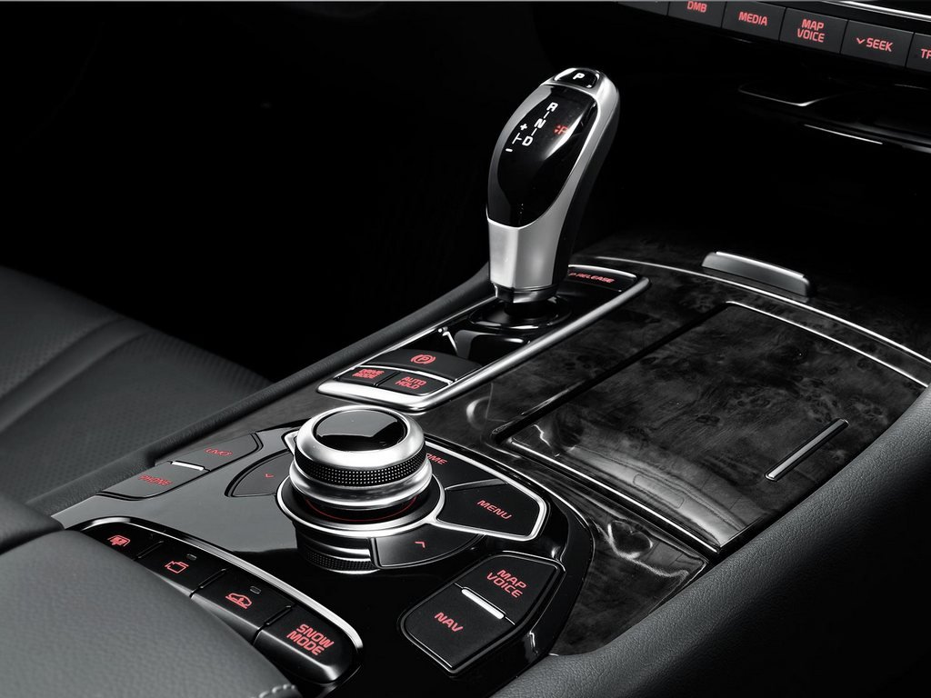 В Россию едет новый KIA Quoris kia_quoris-_15_.jpg