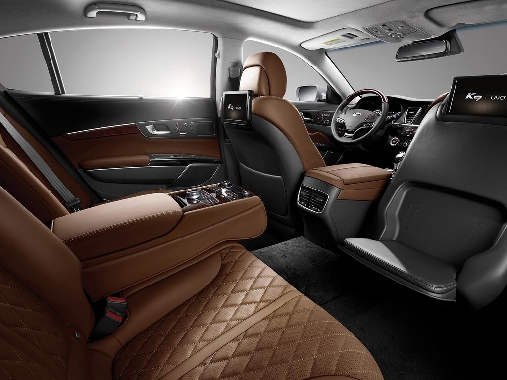 В Россию едет новый KIA Quoris kia_quoris-_11_.jpg