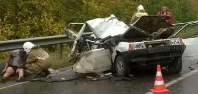 Под Самарой в ДТП с КамАЗом погибли двое