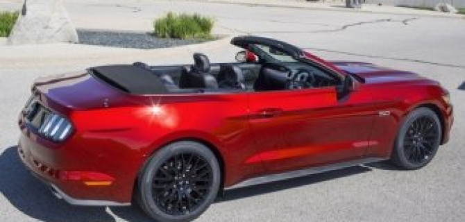 Самый популярный в мире спорткар Ford Mustang станет праворульным