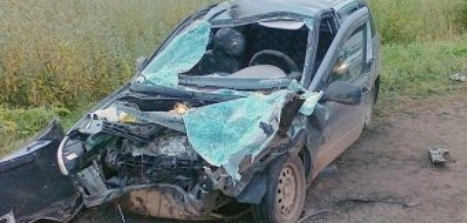 В Кирове в ДТП погибли три человека в Lada Kalina, еще четверо пострадали