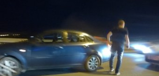 Очередная, по счастью несерьезная, авария на КАД - столкновение двух автомобилей