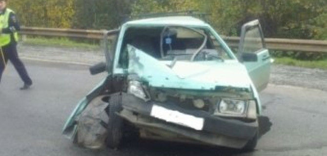 Под Уфой в ДТП с электроопорой пострадали четыре человека, трое из них дети