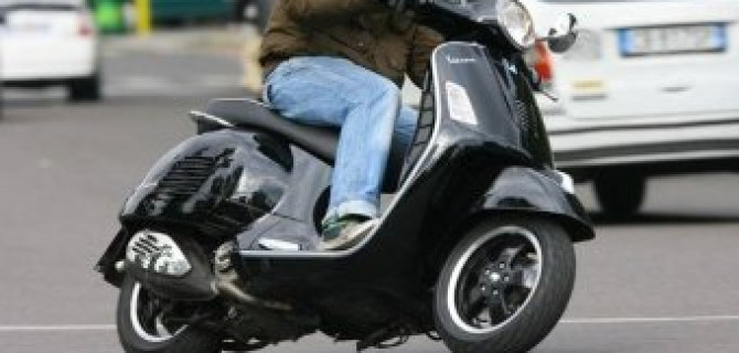 Под Лугой при столкновении ВАЗ и скутера погиб человек