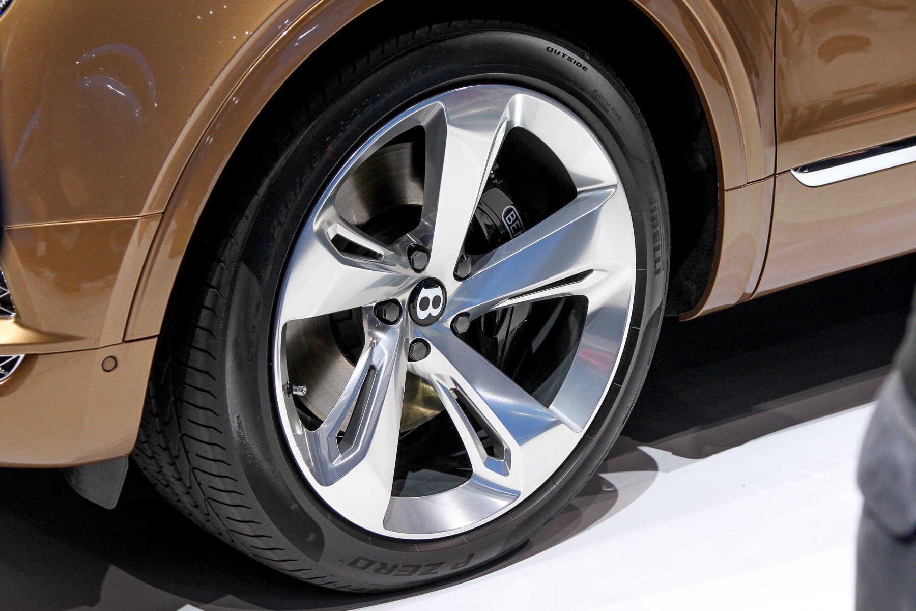 Королева Елизавета II станет первым обладателем Bentley Bentayga Bentley Bentayga 9.jpg