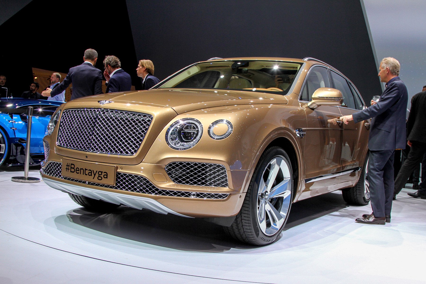 Королева Елизавета II станет первым обладателем Bentley Bentayga Bentley Bentayga 2.jpg