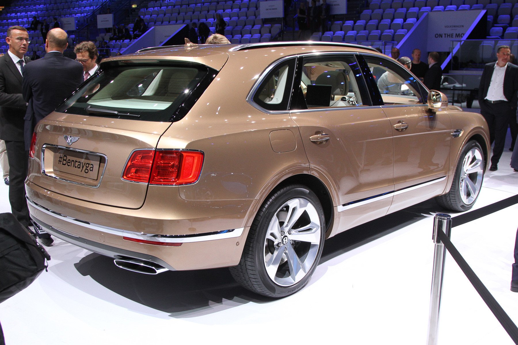 Королева Елизавета II станет первым обладателем Bentley Bentayga Bentley Bentayga 4.jpg