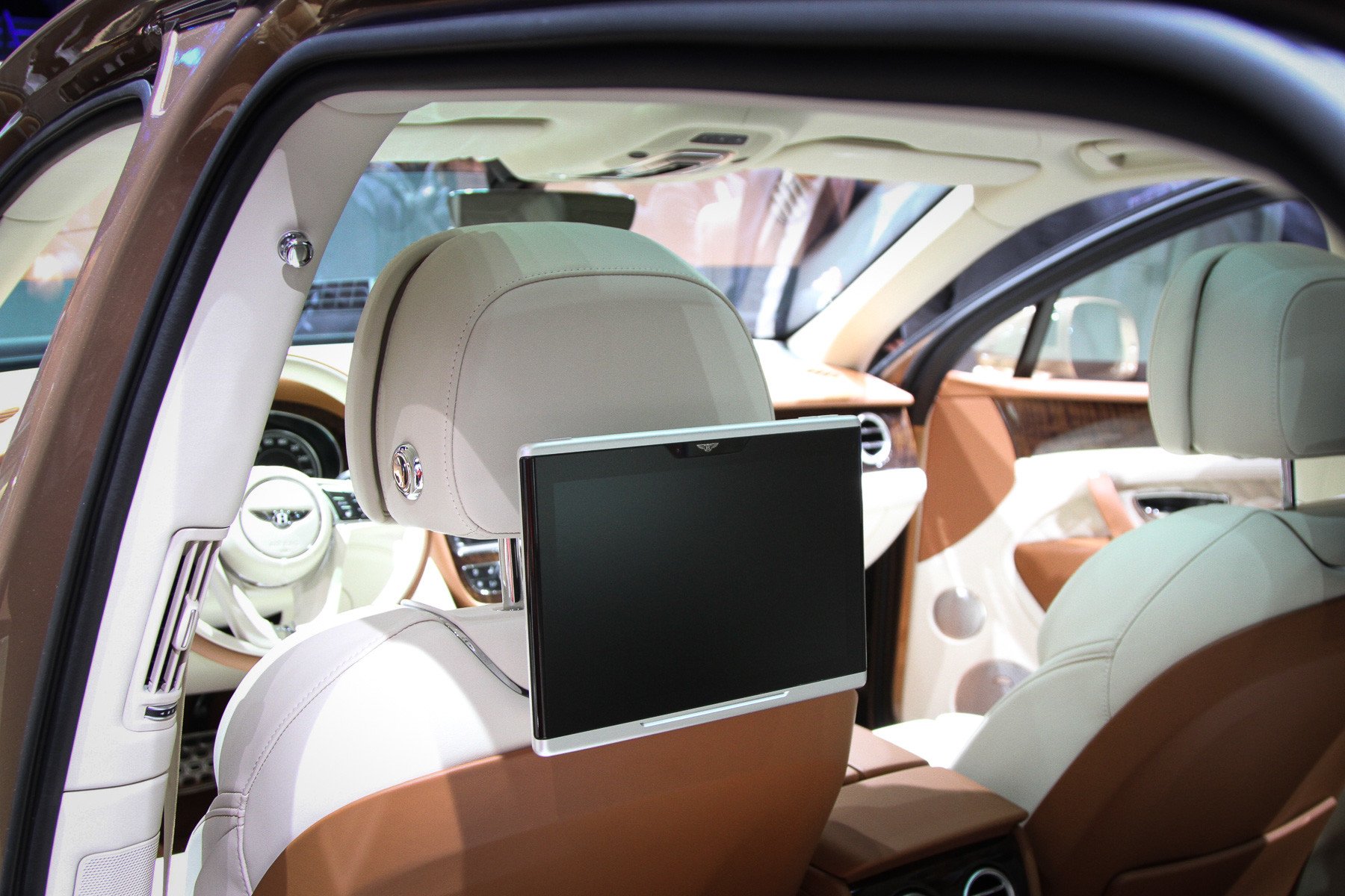 Королева Елизавета II станет первым обладателем Bentley Bentayga Bentley Bentayga 1.jpg