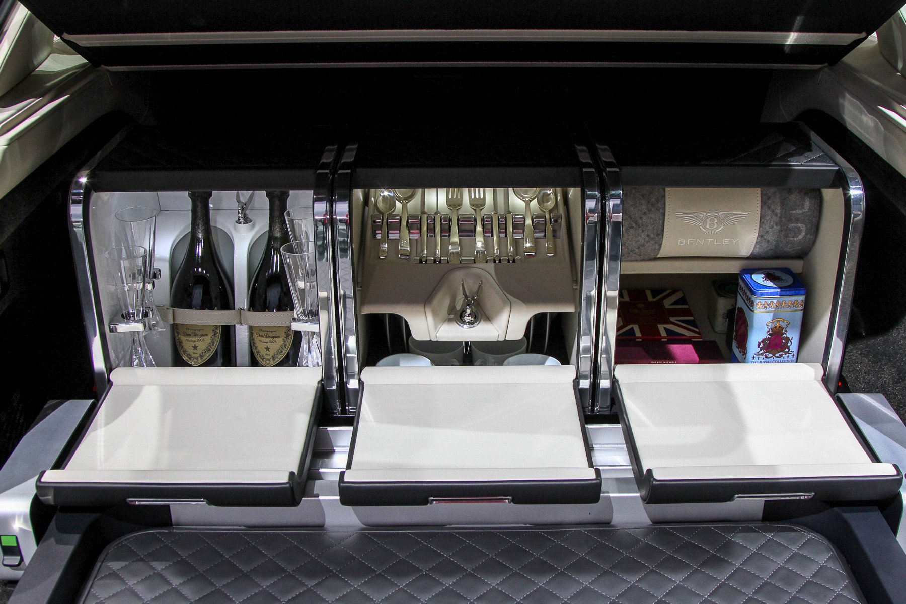 Королева Елизавета II станет первым обладателем Bentley Bentayga Bentley Bentayga 10.jpg