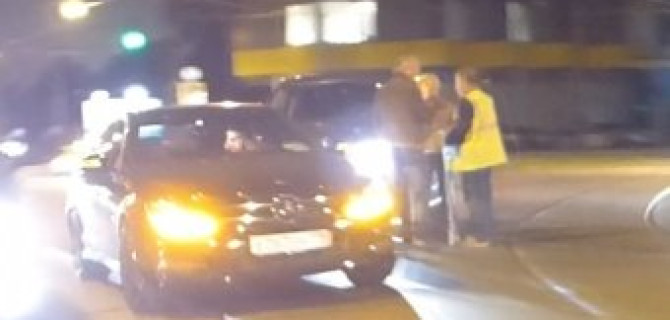 Девушка на "Меседес Бенц" предприняла очередную безуспешную попытку "успеть проскочить" на проспекте Энгельса.