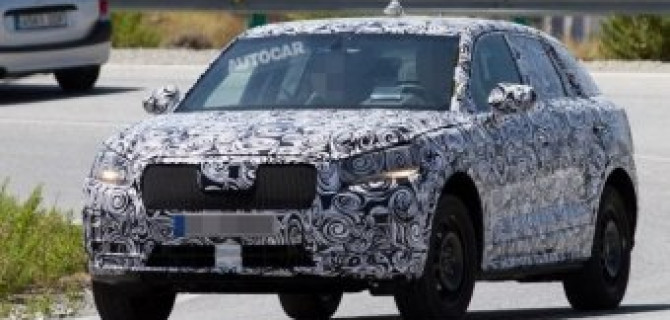 Компактный кроссовер Audi Q1 снова замечен на тестах