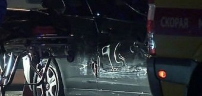 Пьяный водитель протаранил остановку после ДТП в Москве: восемь пострадавших